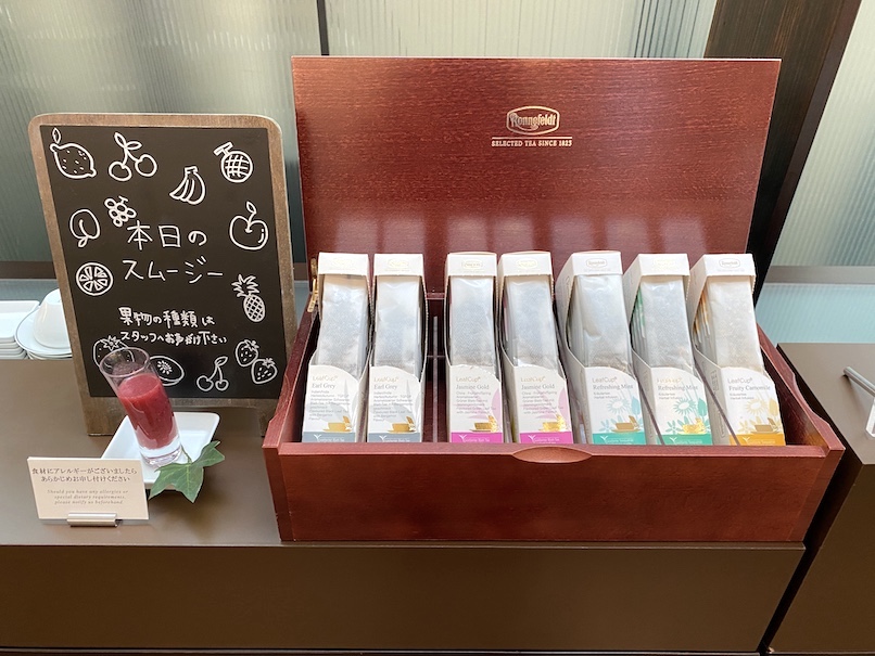 東京ステーションホテル「アトリウム」：朝食ビュッフェ（スムージー＆紅茶）