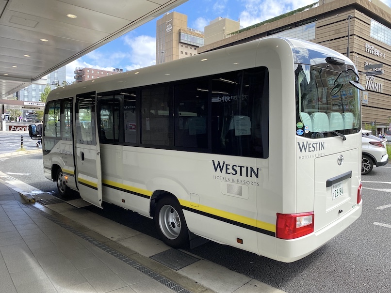 ウェスティン都ホテル京都：送迎バスの外観