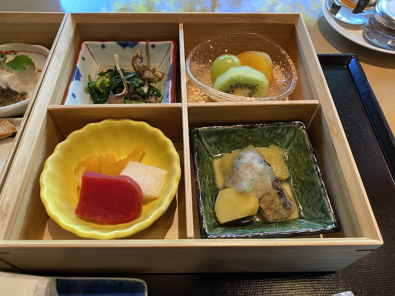 HOTEL THE MITSUI KYOTO（ホテルザ三井京都）の朝食：和食（炊き合わせ）