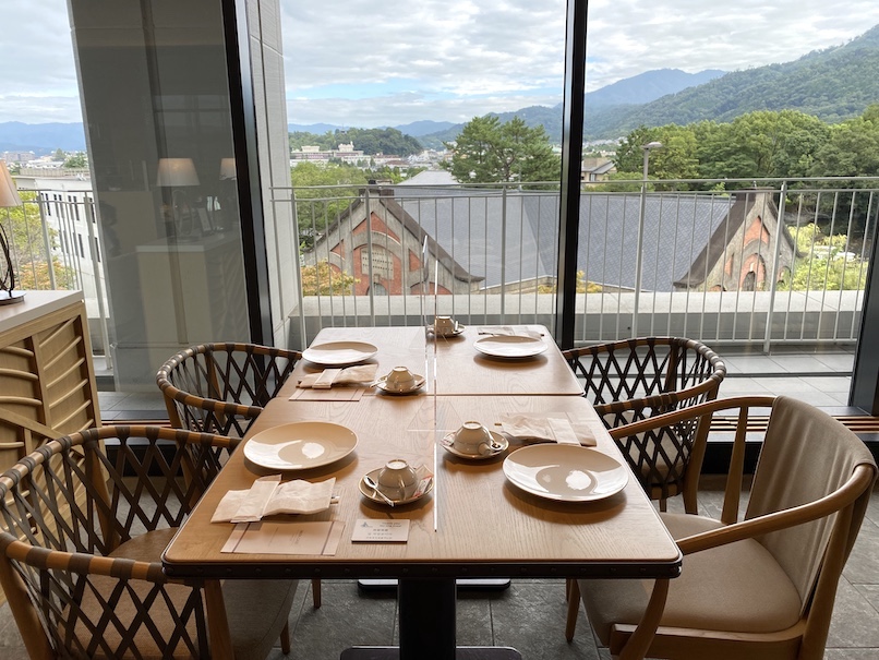 ウェスティン都ホテル京都の朝食：レストラン「洛空」の眺望（1）