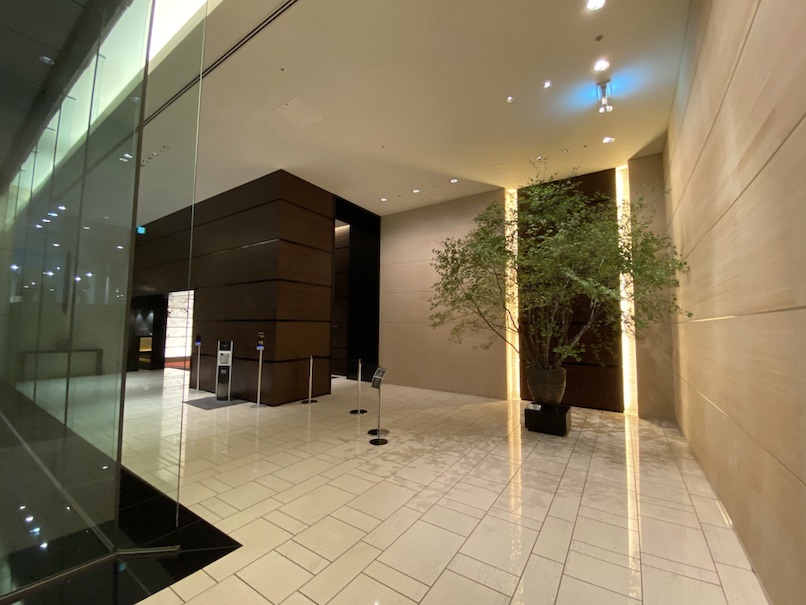 コンラッド東京：ホテルのエレベーターホール