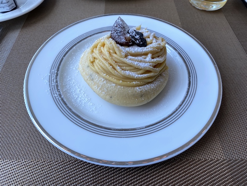 コンラッド東京の朝食：実食（メイン：モンブラン　トリュフパンケーキ）