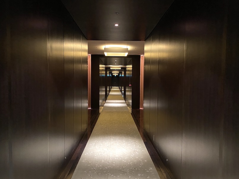 コンラッド東京：ホテルの内廊下
