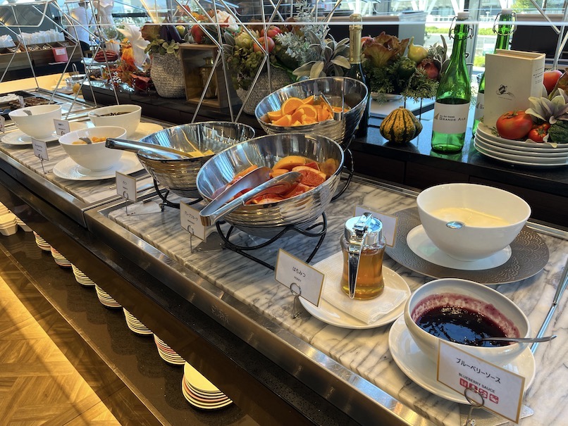 ヴィラフォンテーヌグランド東京有明の朝食：ビュッフェテーブル2