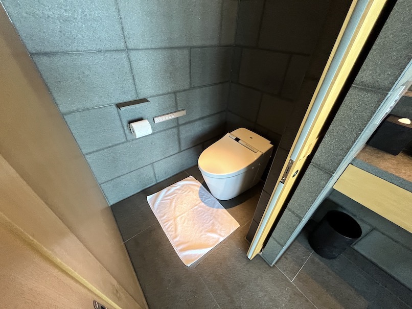 アマン東京 客室（パレスガーデンビュー）：トイレ