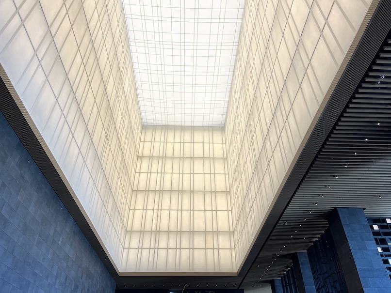 アマン東京 ホテルのロビー：天井