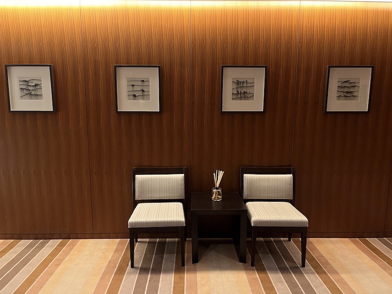ストリングスホテル東京インターコンチネンタル：エレベーターホール（客室フロア）