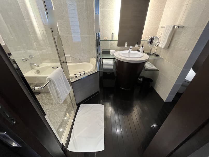 ストリングスホテル東京インターコンチネンタル：バスルーム（全体像1）