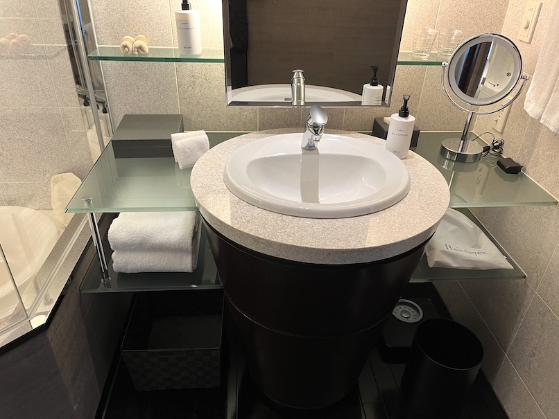 ストリングスホテル東京インターコンチネンタル：バスルーム（洗面台）