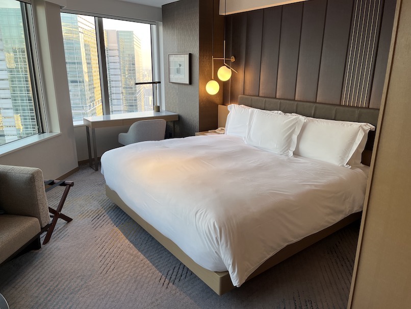ストリングスホテル東京インターコンチネンタル：客室（ベッド1）