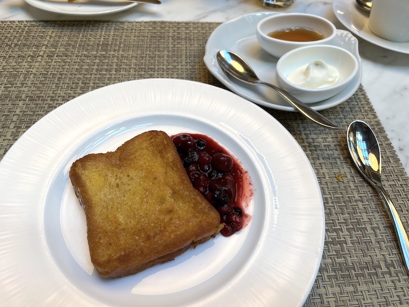 ストリングスホテル東京インターコンチネンタルの朝食：実食（フレンチトースト）
