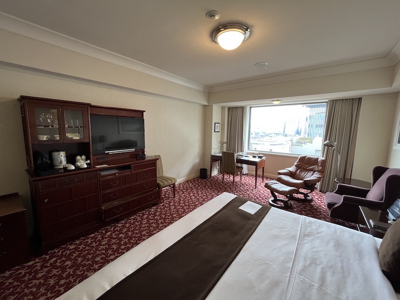 帝国ホテル東京の客室：寝室2（ベッド、キャビネット）