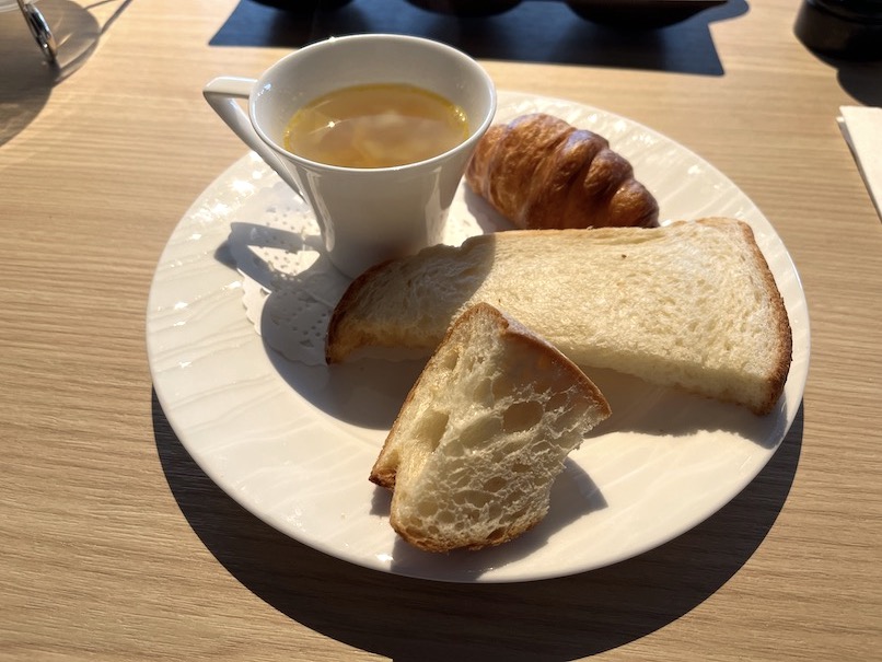 ザ・ゲートホテル両国の朝食：スープ＆パン