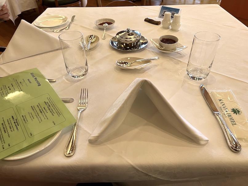 中禅寺金谷ホテルの朝食：テーブルセッティング