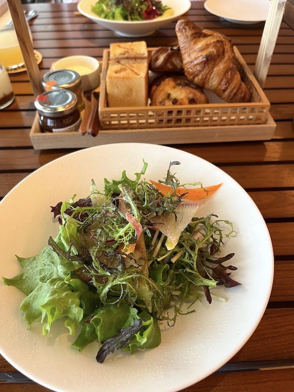 ザ・リッツ・カールトン日光の朝食：洋朝食（サラダ・パン）