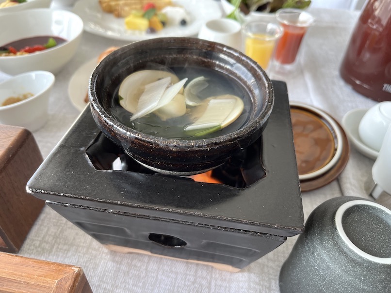 ザ・カハラ・ホテル＆リゾート横浜の朝食：和朝食（鍋）