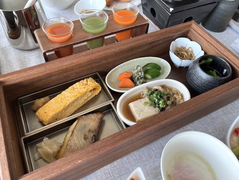ザ・カハラ・ホテル＆リゾート横浜の朝食：和朝食（寄箱）