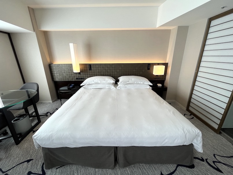 ヒルトン東京（新宿）の客室（ジュニアスイート）：ベッド