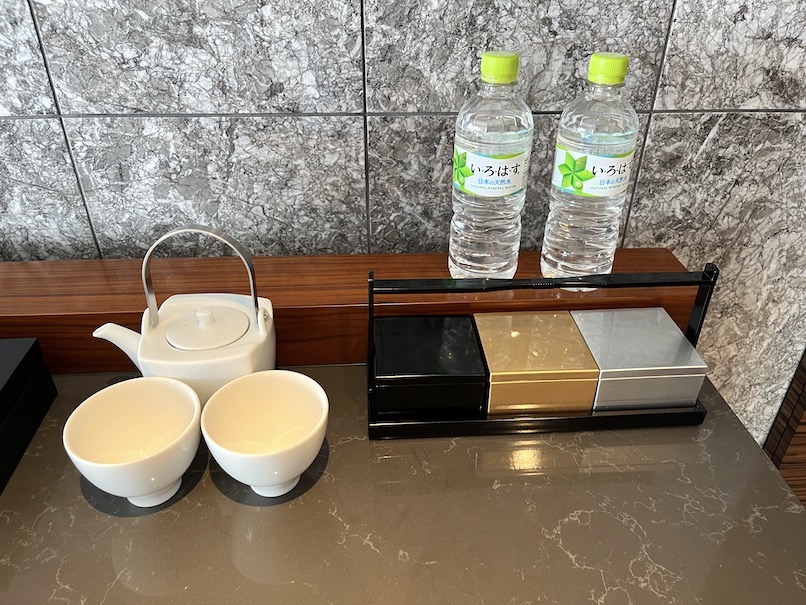 ヒルトン東京（新宿）の客室（ジュニアスイート）：無料のお水