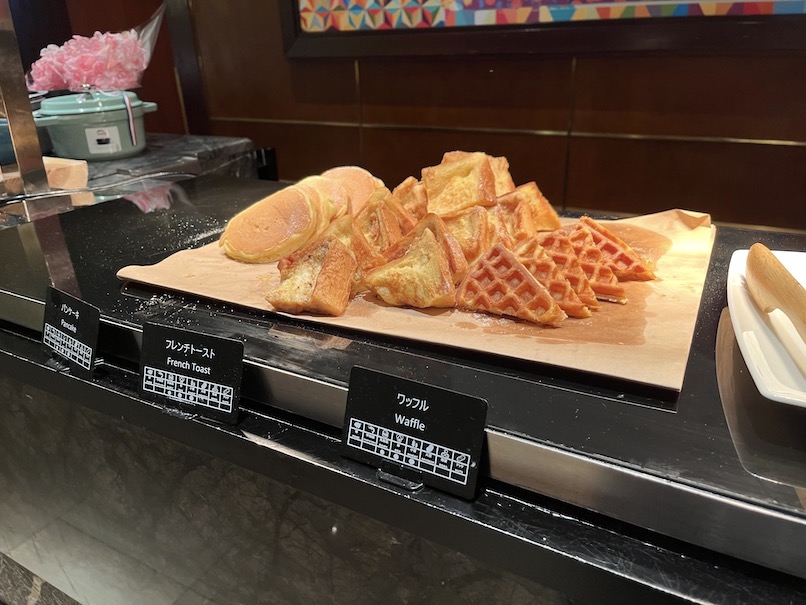 ヒルトン東京（新宿）の朝食ビュッフェ：フード（ワッフル、パンケーキ、フレンチトースト）