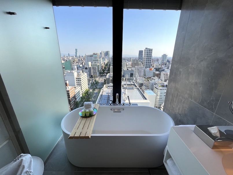 W大阪（W Osaka）の客室：バスルーム（ビューバス）