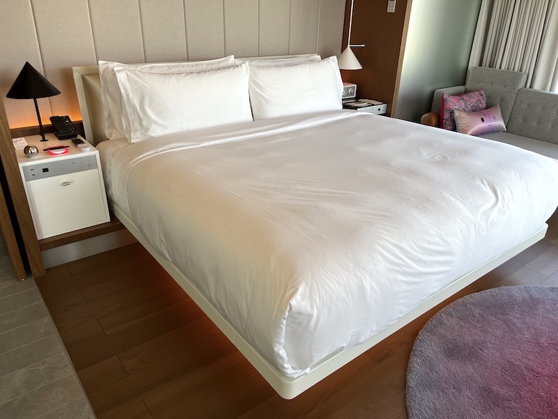 W大阪（W Osaka）の客室：ベッドルーム（ベッド）