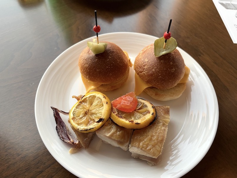 エグゼクティブラウンジのカクテルタイム：実食（メイン）