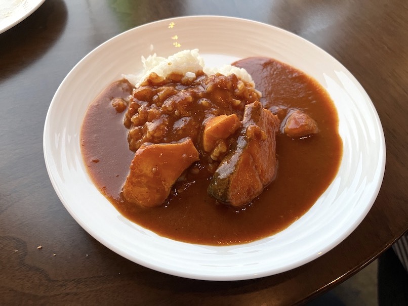 エグゼクティブラウンジのカクテルタイム：実食（カレー）