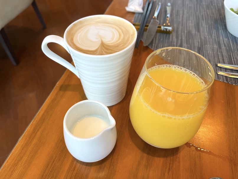 コンラッド大阪の朝食：実食（コーヒとジュース）