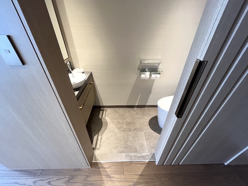 JWマリオット奈良の客室（ジュニアスイート）：トイレ（全体像）