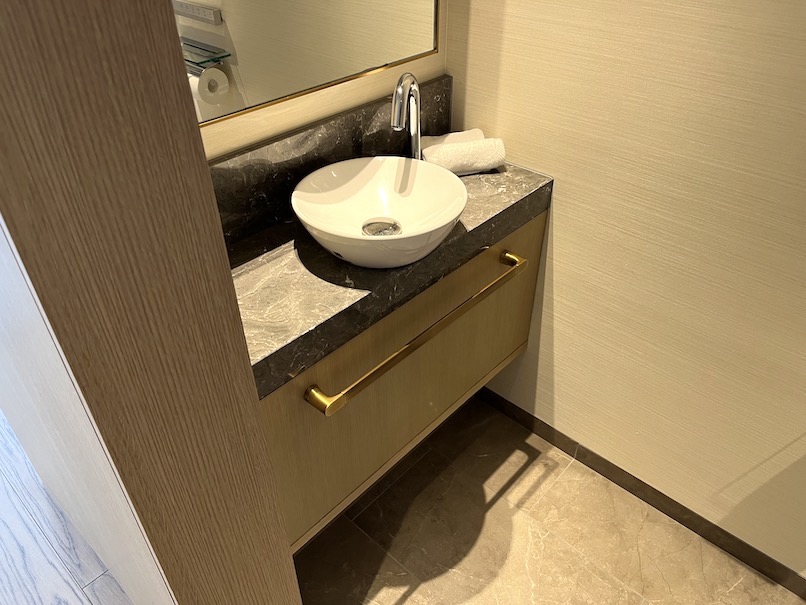 JWマリオット奈良の客室（ジュニアスイート）：トイレ（手洗い場）