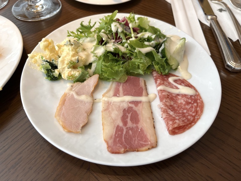 JWマリオット奈良の朝食：実食（サラダ＆ハム）