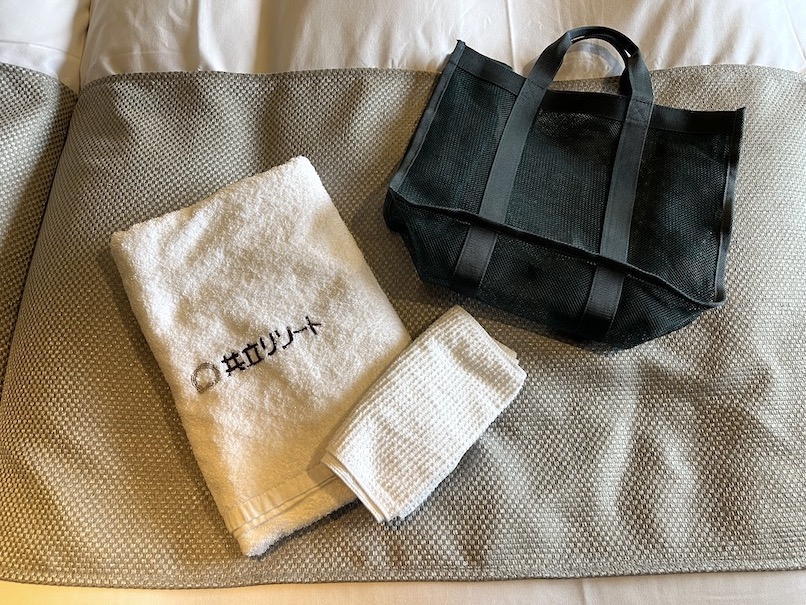 ラビスタ東京ベイの部屋：館内用バッグとタオル