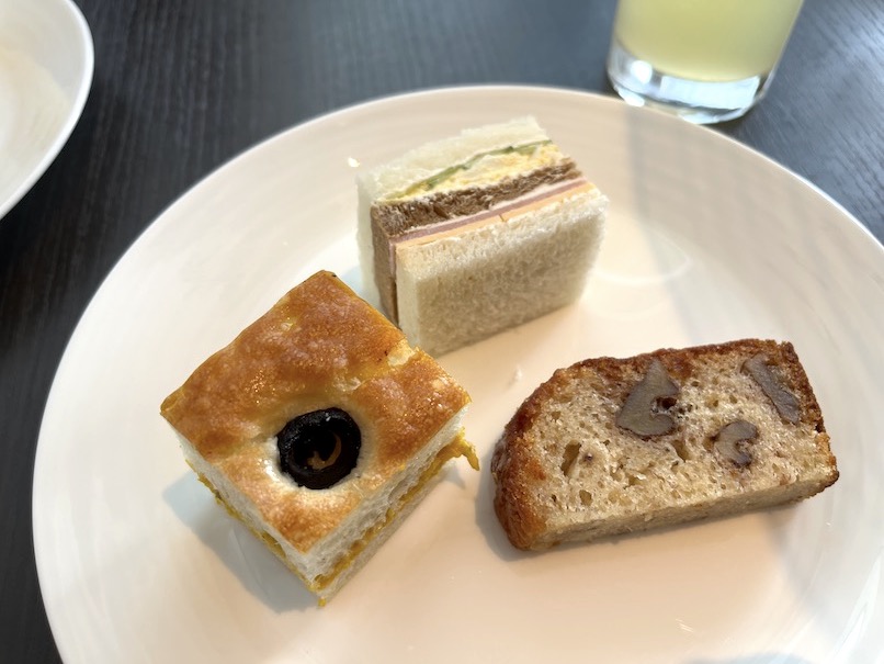 ヒルトン大阪のエグゼクティブラウンジ：アフタヌーンティー（パン＆サンドイッチ）
