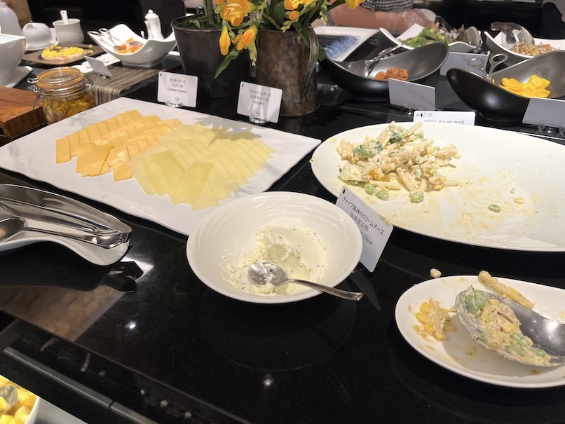 ヒルトン大阪の朝食：ビュッフェのフード（チーズ）