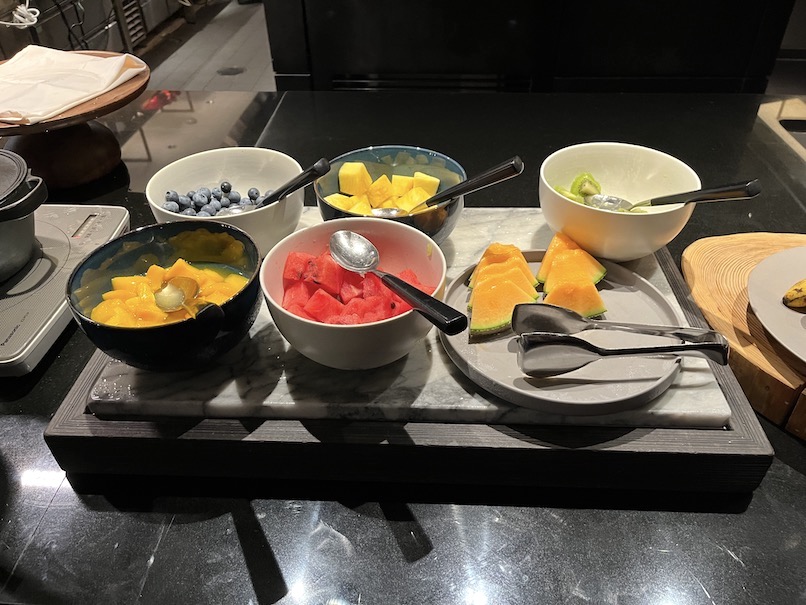 ハイアットセントリック銀座東京の朝食：ビュッフェテーブル（フルーツ1）