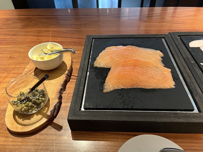 ハイアットセントリック銀座東京の朝食：ビュッフェテーブル（サーモン）
