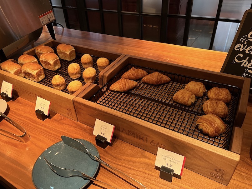 ハイアットセントリック銀座東京の朝食：ビュッフェテーブル（パン2）