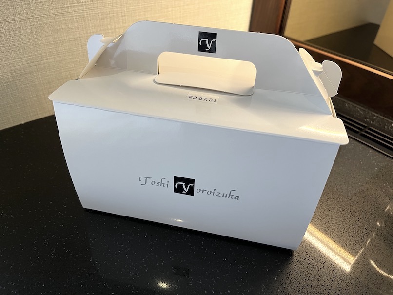 グランバッハ東京銀座のケーキのテイクアウト：トシヨロイヅカの箱