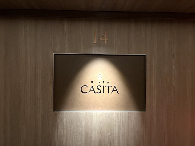 ホテル ザ セレスティン銀座：レストラン「CASITA」の看板