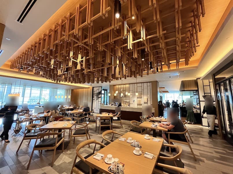 ウェスティンホテル横浜の朝食：レストランの内観（喫水線1）