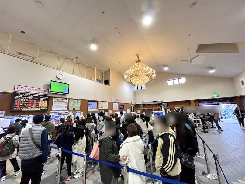 トロッコ嵯峨駅の切符売り場（2022年11月）