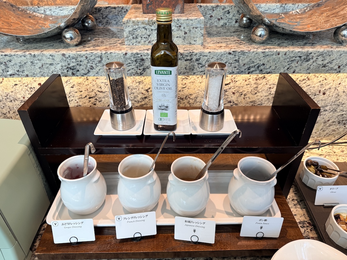 東京ステーションホテル「アトリウム」:朝食ビュッフェ(ドレッシング)