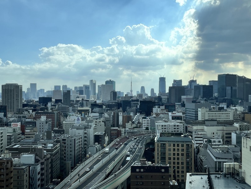 ロイヤルパークホテル（東京・日本橋）のクラブラウンジ：眺望（東京タワー方面）