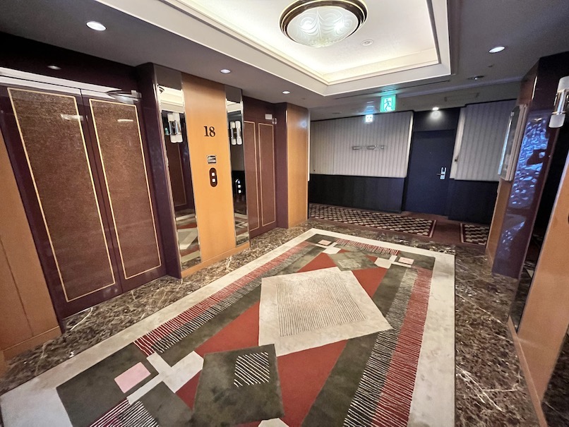 ロイヤルパークホテル（東京・日本橋）の内観：客室フロアのエレベーターホール