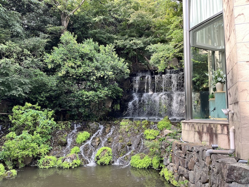 ホテル椿山荘東京の庭園：滝