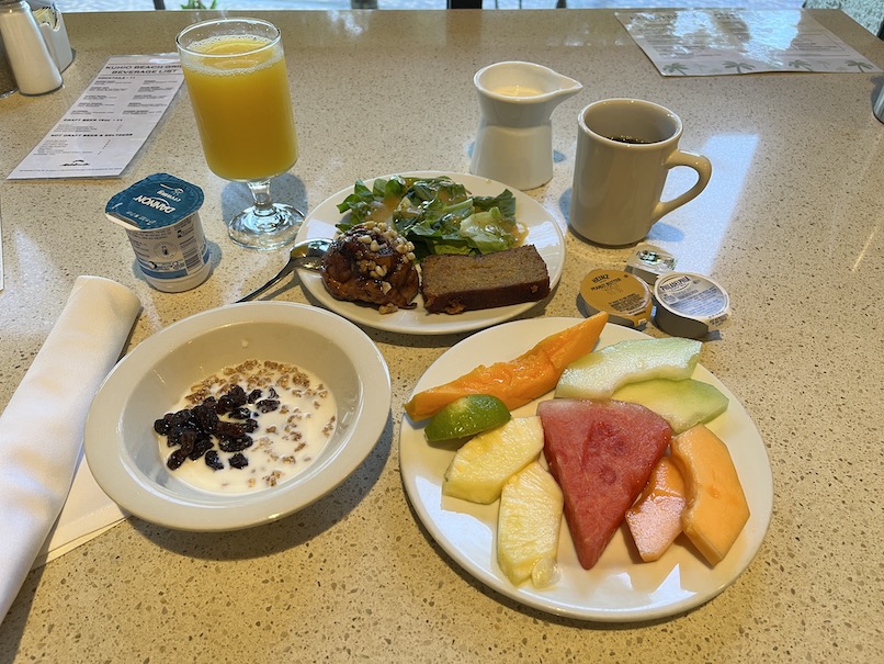 ワイキキビーチマリオットの朝食：コンチネンタル朝食（全体像）