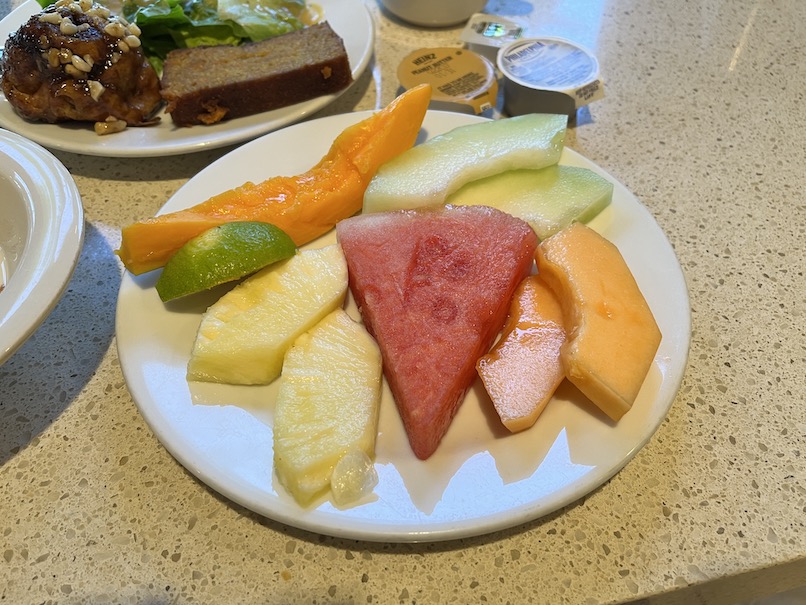 ワイキキビーチマリオットの朝食：コンチネンタル朝食（フルーツ）