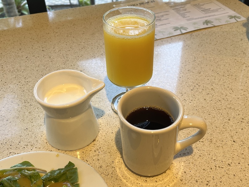 ワイキキビーチマリオットの朝食：コンチネンタル朝食（ジュースとコーヒー）