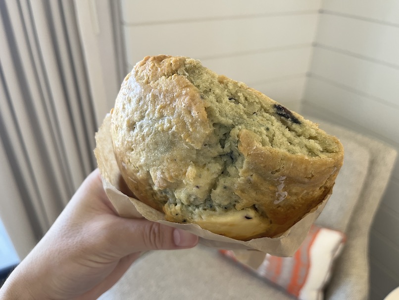 ダイヤモンドマーケットグリル（ハワイ）のスコーン（ブルーベリークリームチーズ）